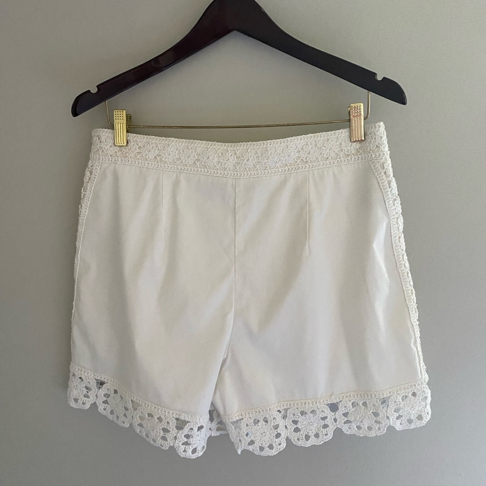 Boston Proper White Crochet Trim Lined Shorts Size 12 - Picture 6 of 6